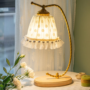ぱ欧式床头灯复古欧式公主梦幻美式女孩儿童房间ins少女心蕾丝台灯