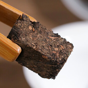 長盛川茶叶黑茶 经典青砖茶180g罐装 2019年老料内蒙奶茶砖茶切块自己喝 長盛川茶叶黑茶 经典青砖茶180g罐装 2019年老料内蒙奶茶砖茶切块自己喝