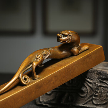 弘梅 古铜镇纸镇尺 大号铜器笔置笔搁毛笔架 文房四宝礼品礼盒装铜器摆件把玩文镇 弘梅 古铜镇纸镇尺 大号铜器笔置笔搁毛笔架 文房四宝礼品礼盒装铜器摆件把玩文镇
