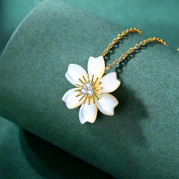 银轻奢圣诞花瓣装饰锁骨链大姐姐同款925银天然白贝母花瓣项链珠宝工