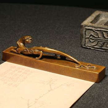 弘梅 古铜镇纸镇尺 大号铜器笔置笔搁毛笔架 文房四宝礼品礼盒装铜器摆件把玩文镇 弘梅 古铜镇纸镇尺 大号铜器笔置笔搁毛笔架 文房四宝礼品礼盒装铜器摆件把玩文镇