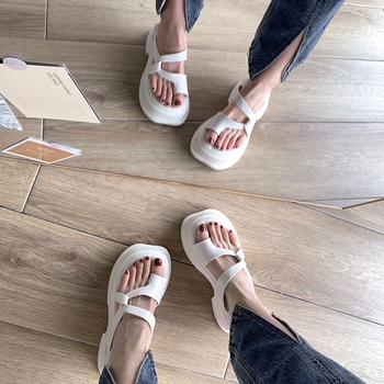 大东dusto凉鞋女夏外穿松糕厚底人字拖2024新款套趾沙滩夹趾罗马沙米