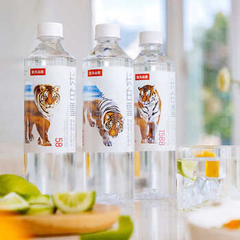 农夫山泉长白山天然矿泉水饮用水长白雪 535ml*24瓶 整箱装 农夫山泉长白山天然矿泉水饮用水长白雪 535ml*24瓶 整箱装