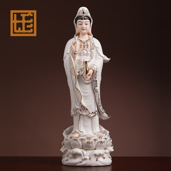 ＊中国古玩/彩色蓮上観音菩薩坐像/保存箱付/ 中国古玩/彩色蓮上観音菩薩坐像/保存箱付/