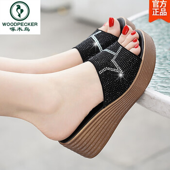 女士一字拖/十字拖>啄木鸟>啄木鸟凉拖鞋女夏季2024新款真皮坡跟软底