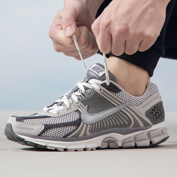 耐克（NIKE）男鞋2024夏款AIR ZOOM VOMERO运动休闲气垫缓震透气跑步鞋DA7245 FD0791-012 /VOMERO 5 39