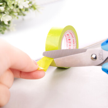 得力（deli）儿童剪刀剪子小学生安全手工小剪刀圆头美工剪刀文具一年级幼儿园3-6岁 颜色随机6068