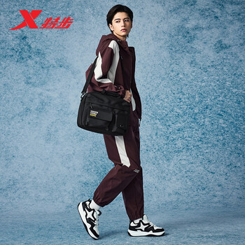 特步情侣男女学生大容量户外运动斜挎包 黑 均码 