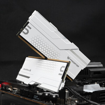 宏碁掠夺者（PREDATOR）32G(16G×2)套装 DDR5 6800频率 台式机内存条 Hermes冰刃系列 RGB灯条(C32) 银色 AI电脑配件