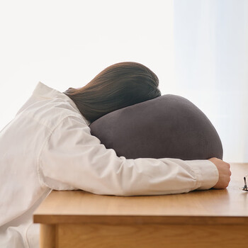 MUJI可当成腰垫使用的柔软靠垫 抱枕 腰托腰靠 炭灰色 35*35*35cm