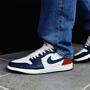 靴 Nike Air Jordan 1 \