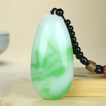 高品質！和田玉★青花籽料の置物、ストラップにも！証明書付き 出雲石/碧玉 勾玉ペンダントトップ(中) AAA SV装飾カン付