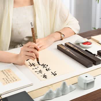 湖颖 千里江山 文房四宝套装高端毛笔笔墨纸砚全套高档书法砚台墨条歙砚笔搁送礼礼盒佳品 湖颖 千里江山 文房四宝套装高端毛笔笔墨纸砚全套高档书法砚台墨条歙砚笔搁送礼礼盒佳品