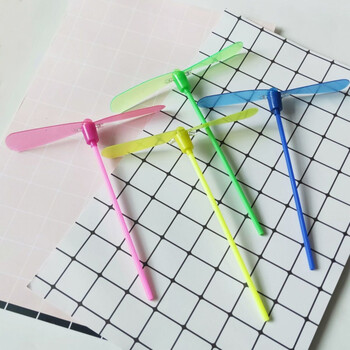 手搓竹蜻蜓发光竹蜻蜓批发夜市摆摊地摊怀旧闪光飞天玩具户外经典旋转