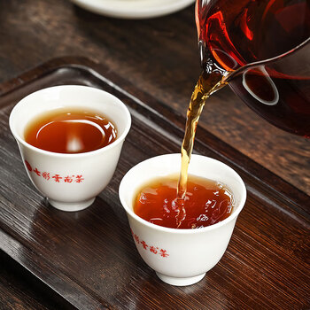 七彩雲南茶叶普洱茶 2019年布朗山陈料熟茶贡饼357g 茶叶礼盒 送礼