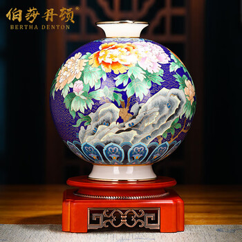 青緑の国宝、曲線美 「青磁下蕪花瓶」10年ぶり展示 渋川市原