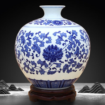 清代　青花花瓶　花器 A rare Ming-style blue and white yuhuchunping, Qing dynasty