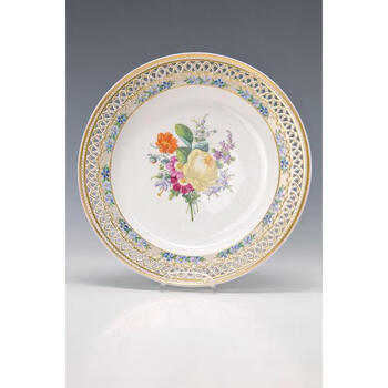 [全球拍] 18世纪kpm柏林散落花卉装饰瓷盘