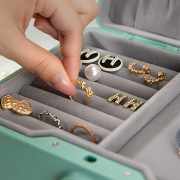 齐心（COMIX）首饰盒收纳盒高档精致耳环项链戒指储物盒带锁双层黄金指纹首饰盒 DS-823 浅绿色