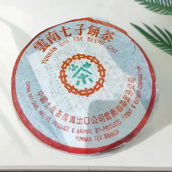 雲南七子餅茶8582 8582七子餅茶99年プーアル茶