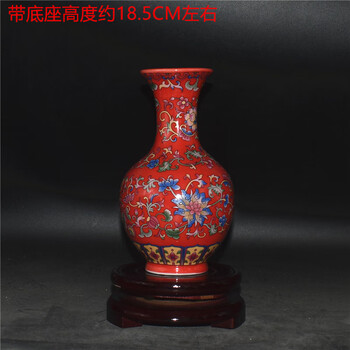 清代 琺琅彩 A RARE CLOISONNE-IMITATION WHITE-GROUND FAMILLE-ROSE VASE