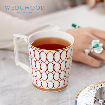 Wedgwood威基伍德金粉年华奢鎏金红马克杯 椭圆形浮雕月桂叶纹陶瓷杯300ml