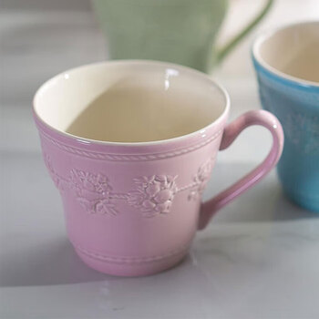 Wedgwood欢愉假日粉色马克杯+ 随身包茶罐套盒	