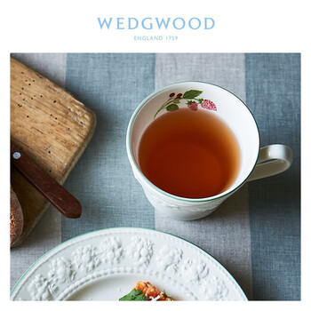 Wedgwood威基伍德欢愉假日树莓马克杯