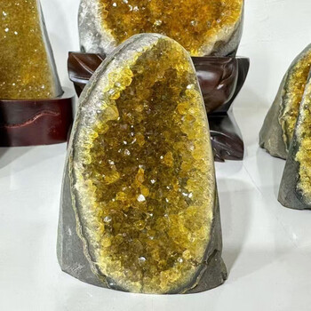 天然水晶の原石 100 ミリメートル-110 ミリメートル黄色の水晶球天然