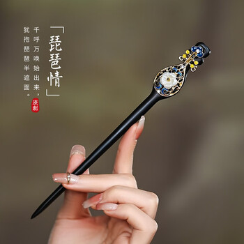 中国 青花 山水神獣文 馬頭琵琶 置物 M R7978B 琵琶装饰品品牌及