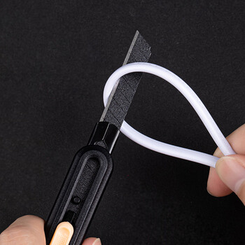 飞兹（fizz）黑刃特氟龙美工刀9mm高碳钢小号自动锁60度裁纸壁纸刀/快递刀办公用品学生文具黑色FZ21511