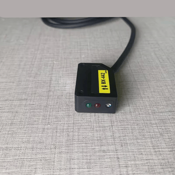 鑫凯辰 方形漫反射激光传感器光电开关聚光可见光小光斑距离可调感应器 BX-442 PNP常开