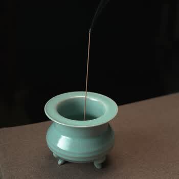 ○ 幅 約 16.5cm 陽刻の蓮瓣紋が美しい 時代唐物 青磁 陽刻蓮瓣紋碗