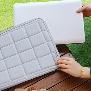 国誉（KOKUYO）NEMUNEMU系列学生办公电脑保护文件收纳整理包中包涤纶简约毛绒柔软浅灰单个装WSG-KUK263LM