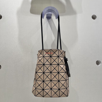 日本代购女包 抽绳 小号水桶包 单肩斜挎包 磨砂米色