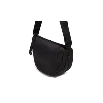 安德玛（Under Armour）春夏Studio Luna男女情侣轻质运动休闲单肩包1388927黑色001 均码