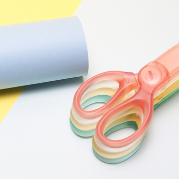 国誉(KOKUYO)儿童树脂剪刀淡彩曲奇学生用飞特飒飒剪刀刃长50mm 透明1个 WSG-HSJ230T