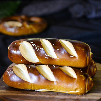 德国碱水面包大峰咸味普雷结无糖精低饱腹代餐手工碱水全麦面包碱水棍