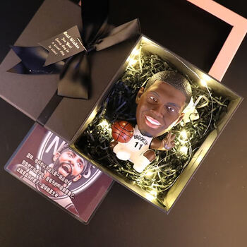 艾弗森周边玩偶手办模型明星公仔送老公的球迷礼盒 欧文q版玩偶礼盒