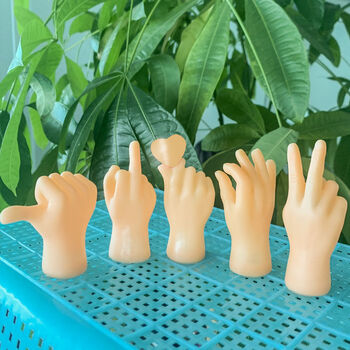 绿野客新款撸猫小手指套玩具中指比心拳头迷你整蛊芭比网红小手 新款