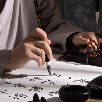 湖颖以文会友升级款 文房四宝毛笔套装书法练习狼羊毫(兼毫毛笔/墨条/砚台/镇尺/笔搁/水碟)年货礼盒 湖颖以文会友升级款 文房四宝毛笔套装书法练习狼羊毫(兼毫毛笔/墨条/砚台/镇尺/笔搁/水碟)年货礼盒