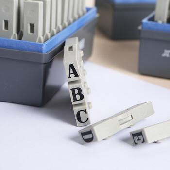 旗牌(Shachihata)Artline 英文字母符号拼接自由组合印章套装 36字粒 3.5*2.3mm 5号 EGRA-13M 旗牌(Shachihata)Artline 英文字母符号拼接自由组合印章套装 36字粒 3.5*2.3mm 5号 EGRA-13M