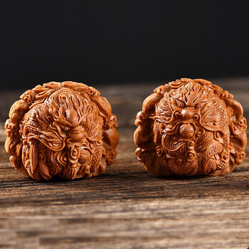 文玩核桃 白獅子（手工雕刻 吞噬） 文玩核桃 白獅子（手工雕刻 吞噬） -