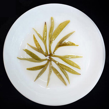 吴裕泰茉莉花茶 茉莉贡毫 浓香型100g 秘制九窨初展一芽一叶 吴裕泰茉莉花茶 茉莉贡毫 浓香型100g 秘制九窨初展一芽一叶