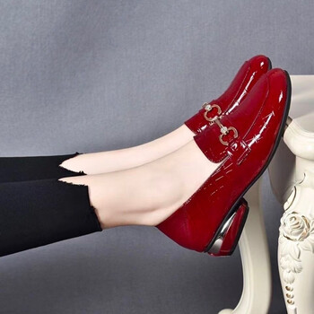 姿伟祺女士船鞋中跟真皮漆皮单鞋女2023低跟平底浅口真皮鞋软时尚舒适