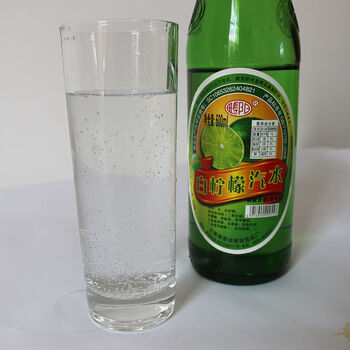 云南省麻栗坡县 果味型 碳酸饮料 600ml 瓶装 多种口味汽水 白柠檬两