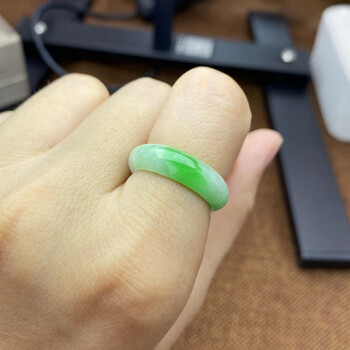 周大彤天然翡翠冰种飘阳绿戒指缅甸老坑料白底飘绿戒圈男女情侣款17