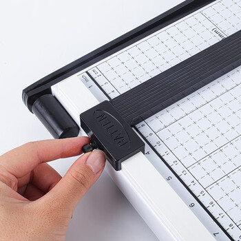 天章(TANGO)高品质切纸刀A4裁纸机切纸机带标尺钢质防滑省力B5 A5 B6 B7通用尺寸:300mm*250mm 天章(TANGO)高品质切纸刀A4裁纸机切纸机带标尺钢质防滑省力B5 A5 B6 B7通用尺寸:300mm*250mm