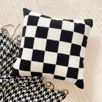 艾薇抱枕沙发靠垫汽车靠枕床上靠背垫抱枕套含抱枕芯45*45棋盘格黑