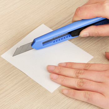 得力(deli)大号耐用美工刀 手动锁定功能裁纸刀/小刀 5把装 办公用品 P02003-05 得力(deli)大号耐用美工刀 手动锁定功能裁纸刀/小刀 5把装 办公用品 P02003-05